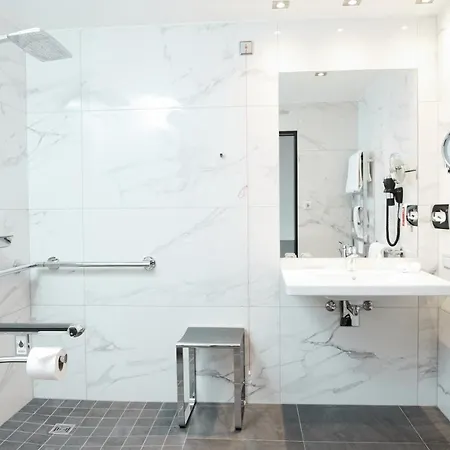 酒店 富尔达酒店及会议中心 4*